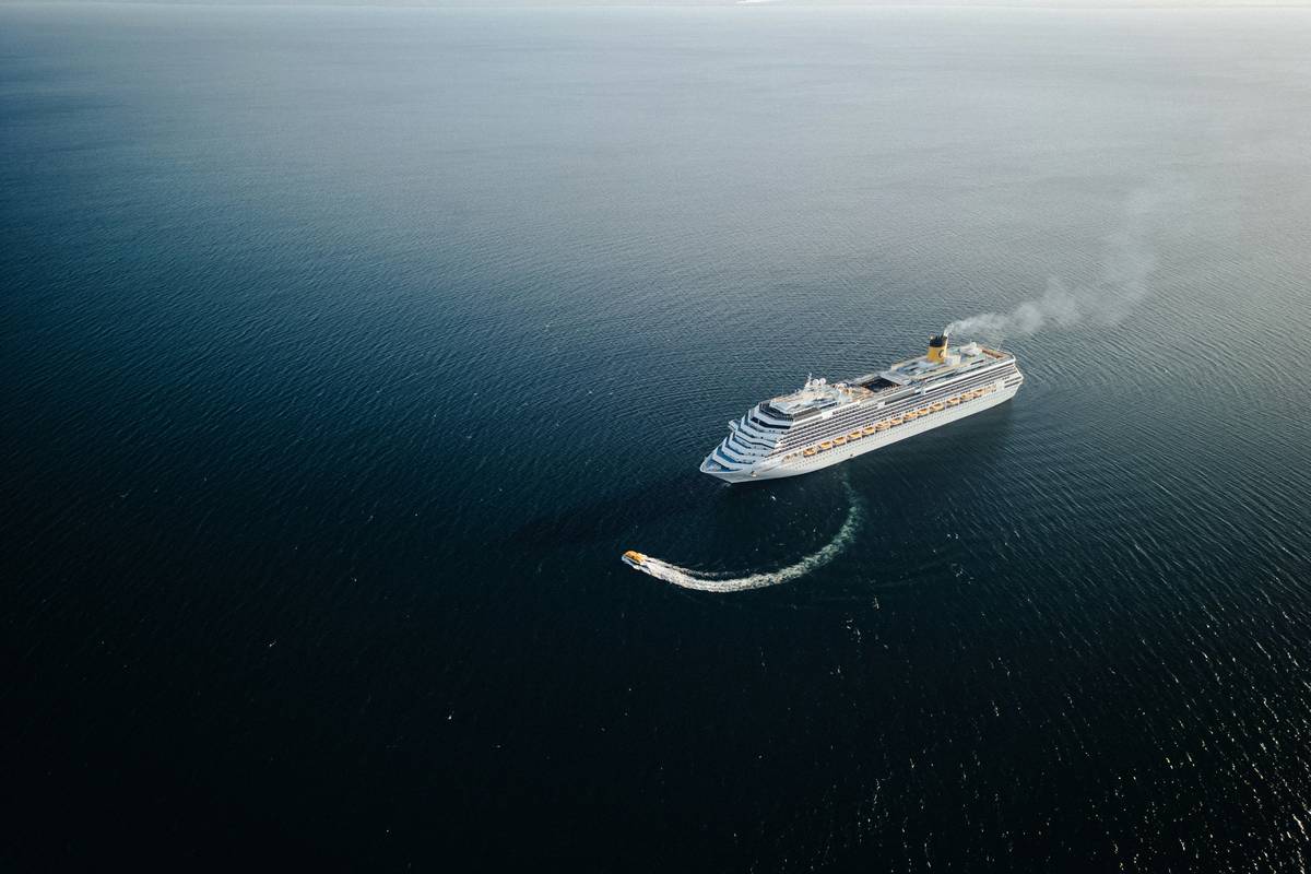 Bar chart showing gap between standard travel insurance coverage and actual yacht charter risks: mechanical failure (63%), weather damage (41%), liability claims (29%) vs. typical policy inclusions like trip delay (88%) and baggage loss (76%)