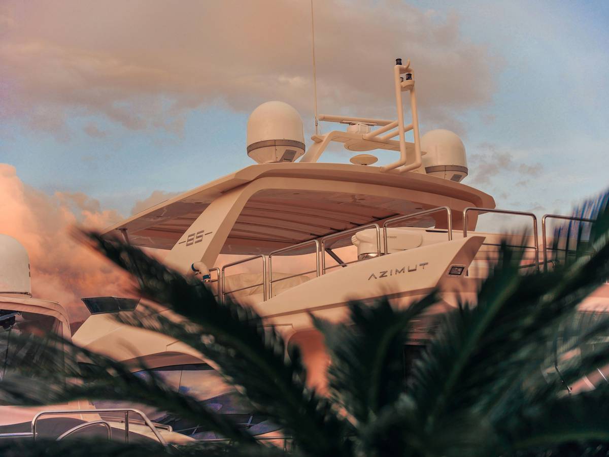 Infographic showing coverage gaps between standard travel insurance and luxury yacht charter insurance