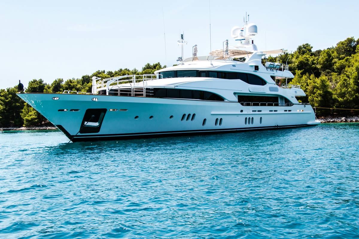 elite boat coverage options: protecting your luxury charter beyond standard policies